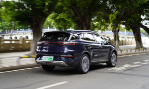 试驾腾势N8：大六座+云辇-C，它果然是懂国人需求的